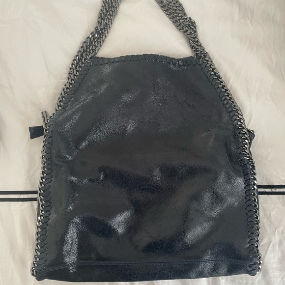 Navy blue shoulder bag with silver hardware. - Picture 6 of 8